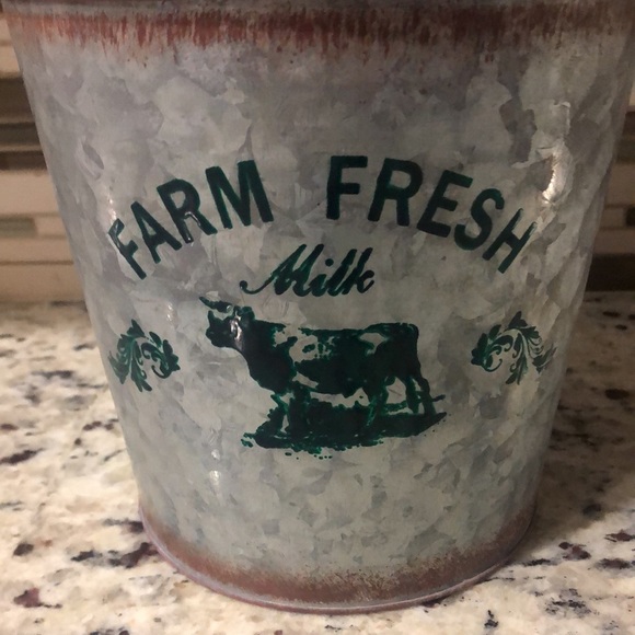 Farmhouse Galvanized Metal Farm Fresh Flowers And Garden Planter Pot Home Decor - Picture 2 of 9